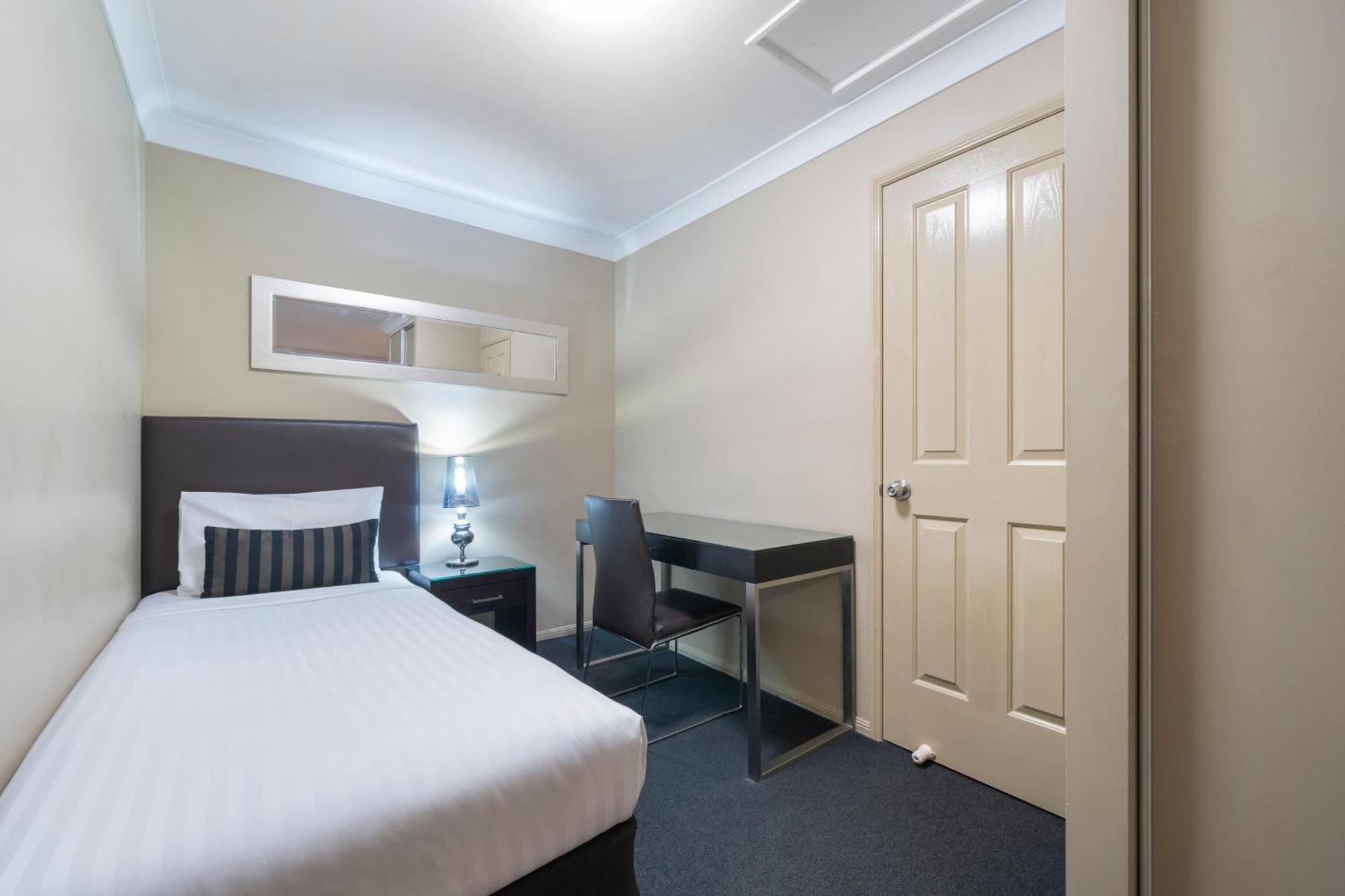 Ambassador On Ruthven Motel Toowoomba Phòng bức ảnh